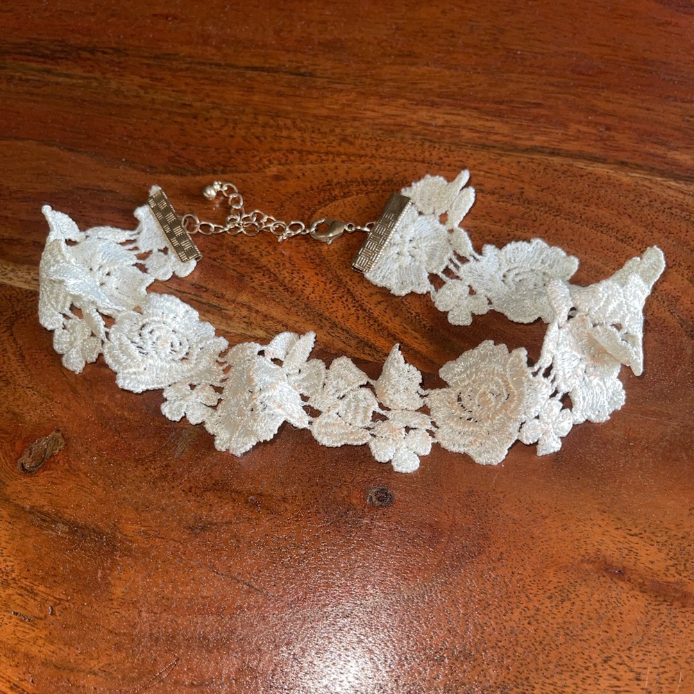 Lace choker necklace